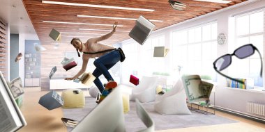 Kaykayına binen genç bir kadın. Karışık ortam