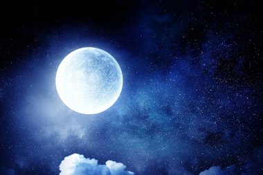 Ürkütücü ve korkunç gece görüntüsü. Karışık ortam