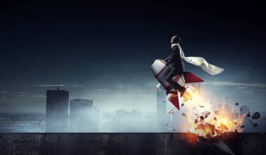 Kararlı iş adamı başarıya giden yolda yangın izleri bırakıyor. Karışık ortam