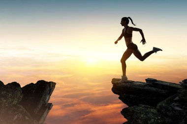 Başarı için koşan kadın. Karışık ortam