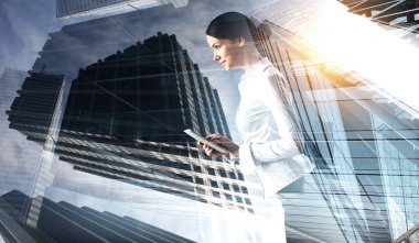 İş ve yenilik kavramı. Karışık ortam