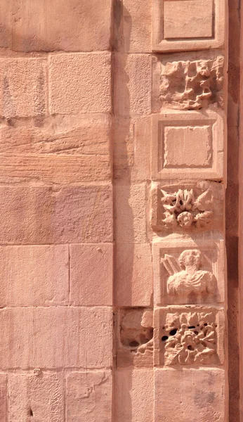 Ancient Bas Relief Wall Petra Red Rose City Jordan Unesco — Fotografia de Stock