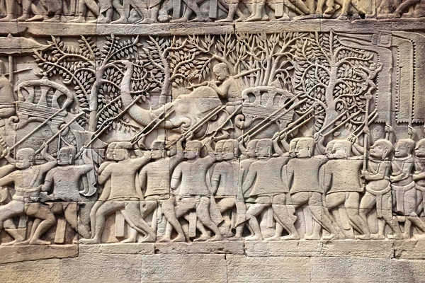 プラサート バイヨン寺院 有名なアンコールワット複合体 クメール文化 シェムリアップ カンボジアの象に軍隊 軍事指導者を描いた壁の彫刻 ユネスコ世界遺産 — ストック写真