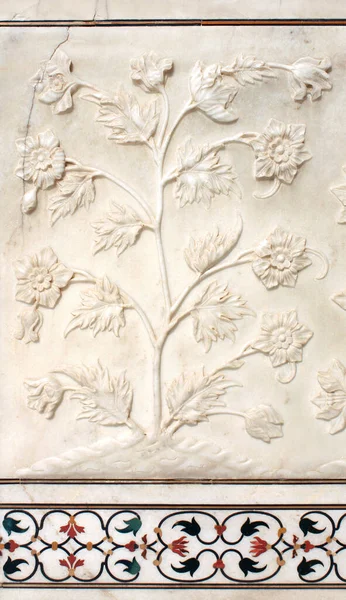 Starożytne Rzeźbione Płaskorzeźby Kwiatami Marmurze Piękna Ozdoba Rzeźbionym Kwiatem Ścianie — Zdjęcie stockowe