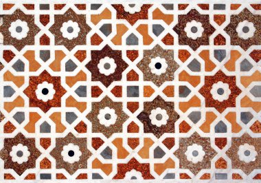 Kehribar, kornelian, jasper, lapis lazuli, onyx, topaz ve mermer mozaiği. Ünlü Itimad-ud-Daula mozolesinin antik dekoratif duvarı, Agra, Uttar Pradesh, Hindistan