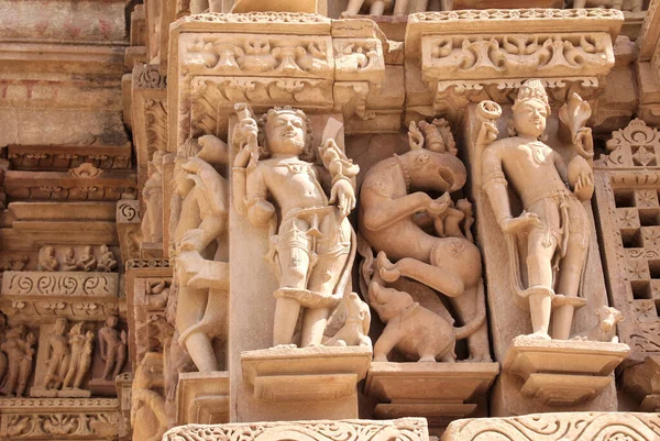 神話上のキャラクター グリフィンの人形で装飾的な壁の彫刻装飾 カジュラホ 愛の寺院 マドヤ プラデーシュ州 インドの西の寺院 ユネスコ世界遺産 — ストック写真