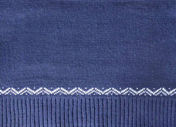 白い境界線と濃い青の色のウールセーターのテクスチャ 白の装飾が施された天然ニットウールインディゴカラー素材 ニット生地の質感と水平または垂直の背景 — ストック写真
