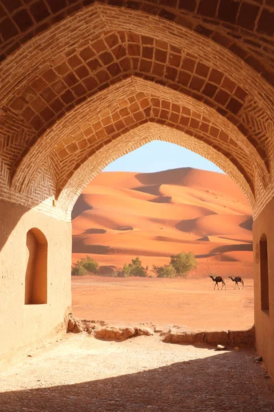 Ancient Arch Entrance Desert View Sand Dunes Stone Arch Travel — Stock Photo, Image