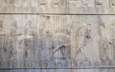Suriyeli yabancı elçilerin hediyeleri ve bağışlarıyla, Persepolis, İran 'a yardım eden kadim duvar. UNESCO dünya mirası sahası