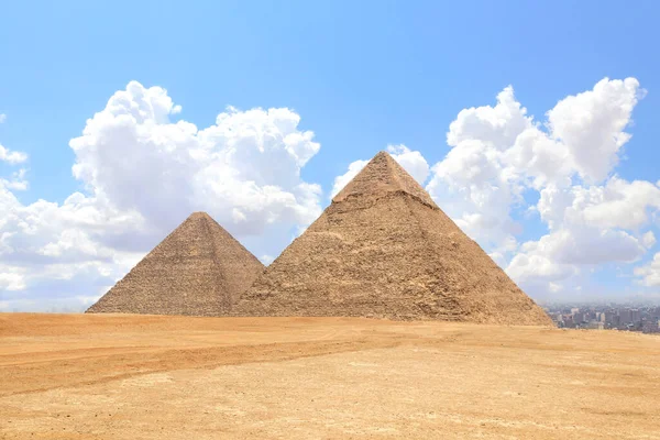 Известные Великие Пирамиды Чефрена Хеопса Каир Египет Две Трех Великих — стоковое фото