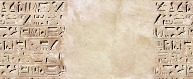 Eski Mısır hiyeroglifleri taştan duvarlarda, Mısır 'da, Afrika' da yatay arkaplan. Arkaplanda hiyeroglifli kumtaşı oyması var. Şablon oluşturun. Metin için alanı kopyala