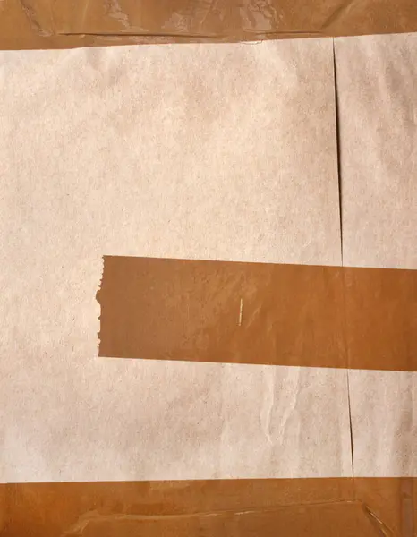 用胶粘带包裹的纸包装 用纸包扎带子 复古磨擦胶粘带带在旧的硬纸板质感上呈褐色 文本的复制空间 — 图库照片#
