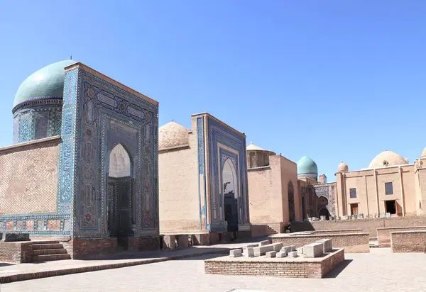 Shah-i-Zinda topluluğu, Semerkand, Özbekistan. Tarihi mezarlık ve anıt mezar Şah i Zinda, anıt ve dini kompleks, 14 / 15. yüzyıl.