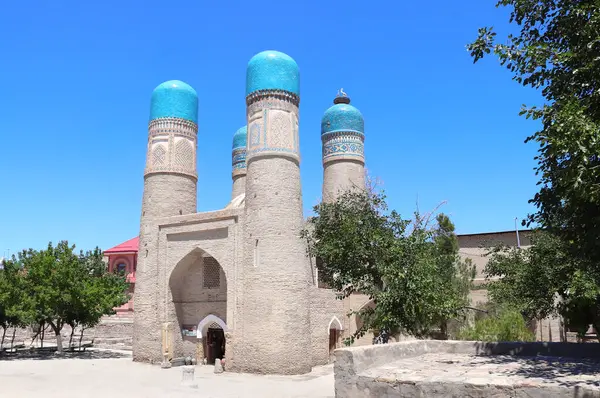 Chor Minor Madrasah 'ın (Khalif Niyaz-kul medrassah) dış kapısı, Özbekistan' ın Buhara kenti. 