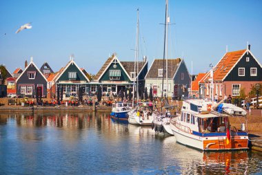 AMSTERDAM, NETHERLANDS - 2 Mayıs 2022: Marken, Hollanda 'daki Marken setinin manzaralı görüntüsü