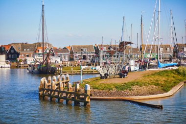 AMSTERDAM, NETHERLANDS - 2 Mayıs 2022: Marken, Hollanda 'daki Marken setinin manzaralı görüntüsü