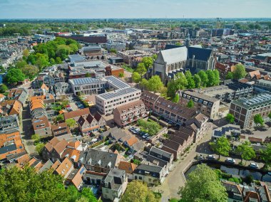 Alkmaar 'ın tarihi merkezinin hava aracı görüntüsü, Kuzey Hollanda, Hollanda