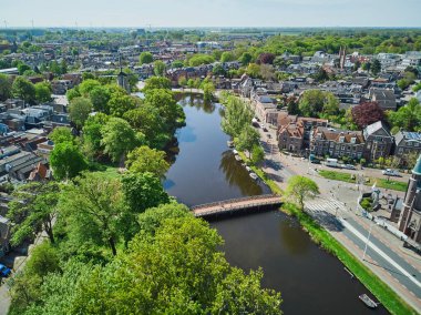 Alkmaar 'ın tarihi merkezinin hava aracı görüntüsü, Kuzey Hollanda, Hollanda