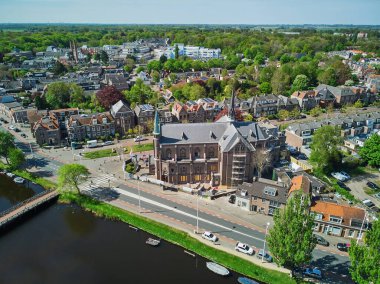 Alkmaar 'ın tarihi merkezinin hava aracı görüntüsü, Kuzey Hollanda, Hollanda