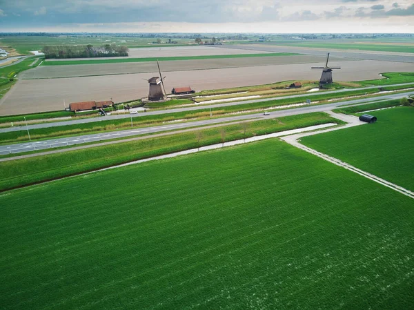 Letecký Pohled Tradiční Holandský Větrný Mlýn Poli Typická Krajina Nizozemské — Stock fotografie
