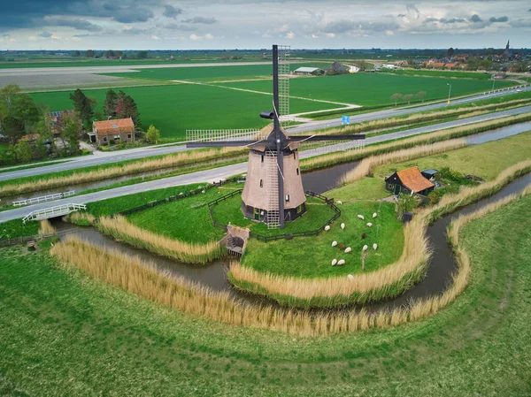 Veduta Aerea Drone Del Mulino Vento Tradizionale Olandese Sul Campo — Foto Stock