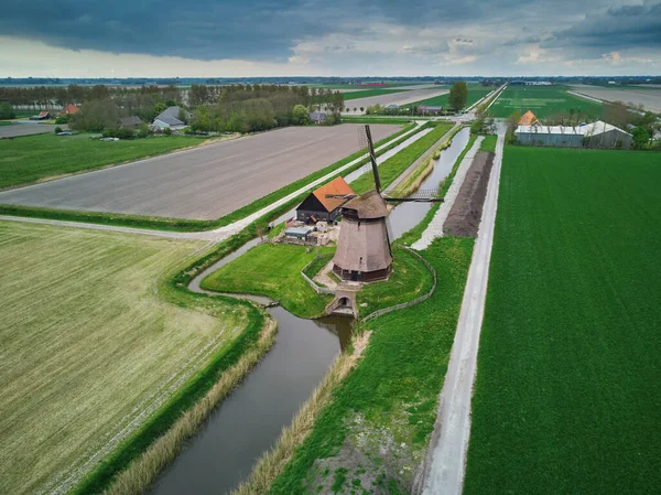 Vista Aérea Drone Moinho Vento Holandês Tradicional Campo Paisagem Típica — Fotografia de Stock