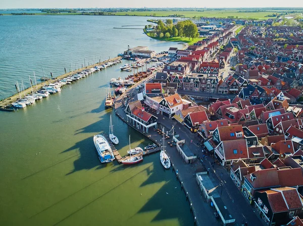 Vista Aérea Drones Pitoresca Aldeia Volendam Holanda Norte Países Baixos — Fotografia de Stock