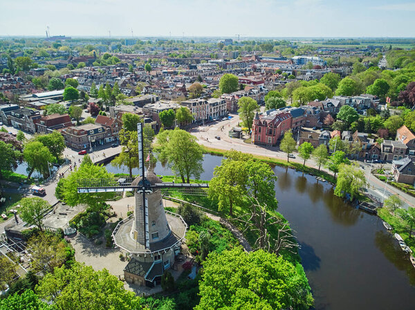 Вид с воздуха на исторический центр Алкмара, Северная Голландия, Нидерланды