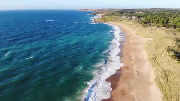 Luchtdrone Zicht Atlantische Oceaan Kustlijn Bretagne Frankrijk Prachtige Zeekust Met — Stockvideo