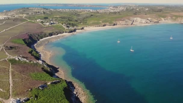 法国布列塔尼最受欢迎的旅游胜地之一克罗松半岛的风景 沿着著名的Gr34跟踪路径从空中俯瞰着著名的旅游景点 — 图库视频影像