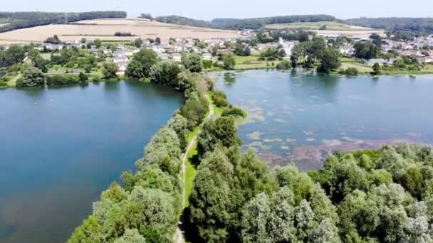 Uitzicht Een Meer Normandië Frankrijk Prachtig Frans Landschap Met Groene — Stockvideo