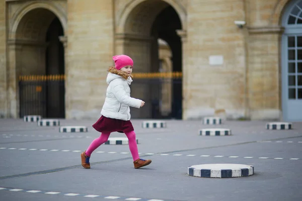 Adorable Enfant Âge Préscolaire Jouant Dans Jardin Palais Royal Enfant — Photo