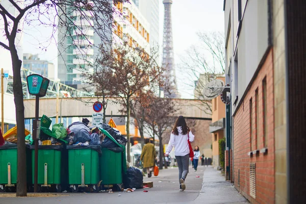 Paris France March 2023 Messy Streets Overfull Garbage Bins Binmen — Stock Photo, Image