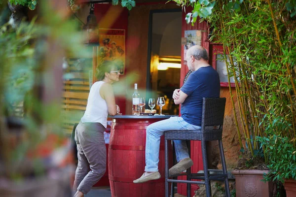 Roussillon Francia Julio 2022 Personas Disfrutando Bebidas Cafetería Caluroso Día — Foto de Stock