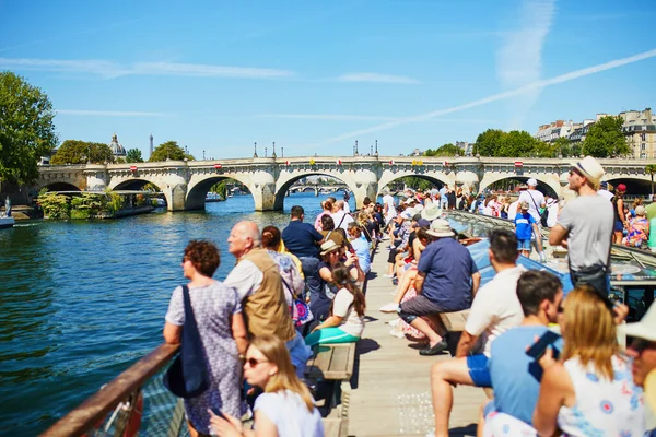 Paris France July 2022 Tourists Enjoying Scenic Views Beautiful Seine — Stock Photo, Image
