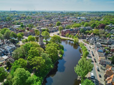 Alkmaar 'ın tarihi merkezinin hava aracı görüntüsü, Kuzey Hollanda, Hollanda