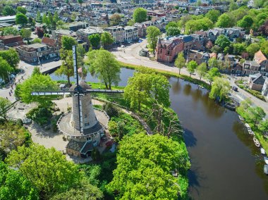 Alkmaar 'ın tarihi merkezinin hava aracı görüntüsü, Kuzey Hollanda, Hollanda