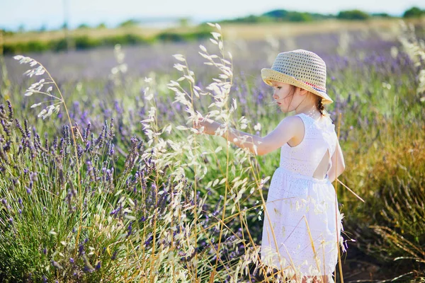 Adorable Year Old Girl White Dress Straw Hat Walking Rows — Stock fotografie