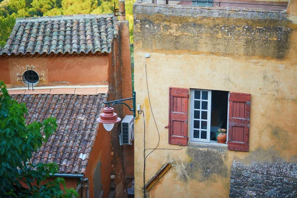 Roussillon Provence Fransa Sokaklarının Manzarası Roussillon Köyü Çevreleyen Kilde Bulunan — Stok fotoğraf