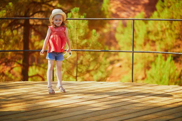 Cheerful Preschooler Girl Famous Ochre Path Sentier Des Ocres French — 스톡 사진