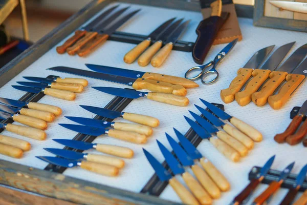 Diferentes Tipos Cuchillos Mercado Callejero Cucuron Provenza Sur Francia — Foto de Stock