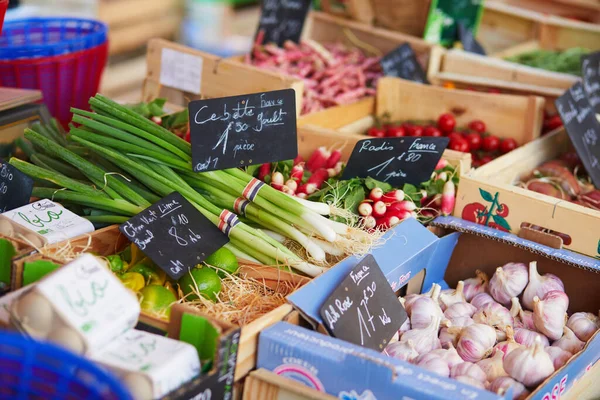 Frisches Reifes Bio Gemüse Auf Dem Bauernmarkt Cucuron Provence Frankreich — Stockfoto