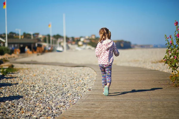 Preschooler Girl Going Beach Atlantic Coast Normandy France Outdoor Summer — Stockfoto