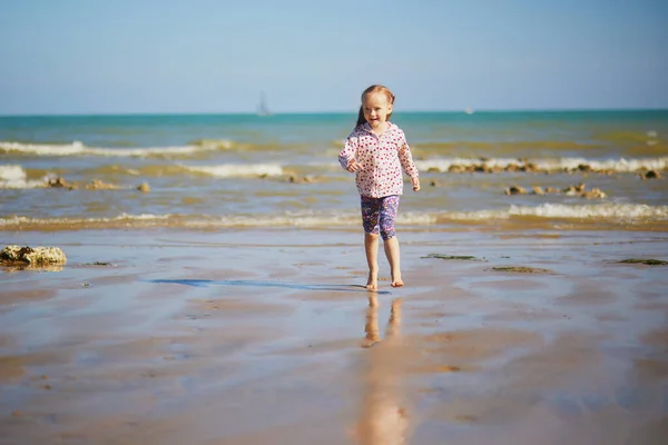 Preschooler Girl Having Fun Sand Beach Atlantic Coast Normandy France — Stock fotografie