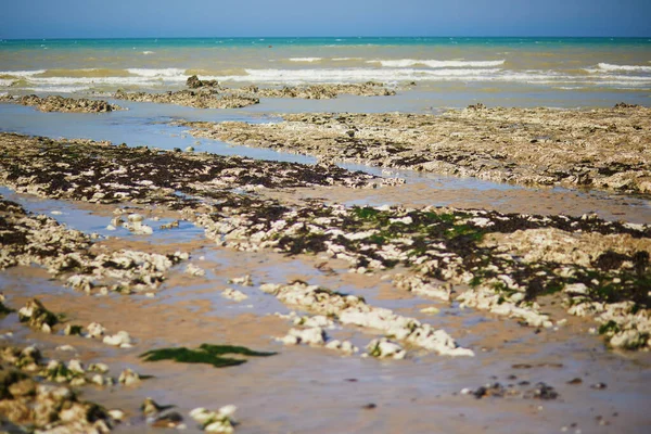 Пляж Піском Камінням Під Час Відпливу Сан Маргеріт Сюр Мер — стокове фото