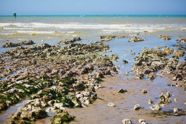 Пляж Піском Камінням Під Час Відпливу Сан Маргеріт Сюр Мер — стокове фото