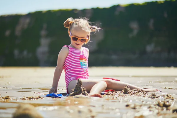 Preschooler Girl Playing Sand Beach Atlantic Coast Normandy France Outdoor — Fotografia de Stock