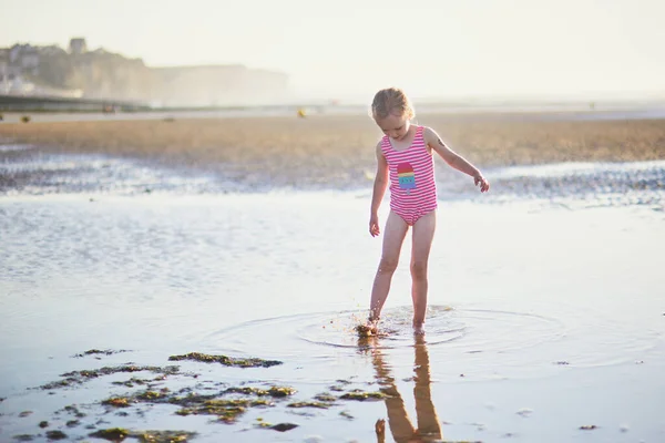 Preschooler Girl Having Fun Sand Beach Atlantic Coast Normandy France — Stock fotografie