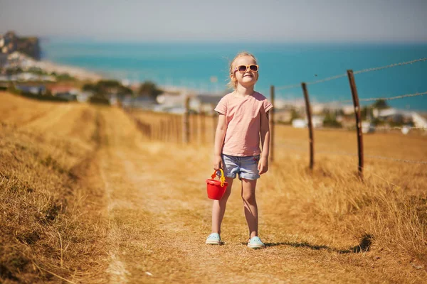 Preschooler Girl Going Beach Atlantic Coast Normandy France Outdoor Summer — Stock fotografie