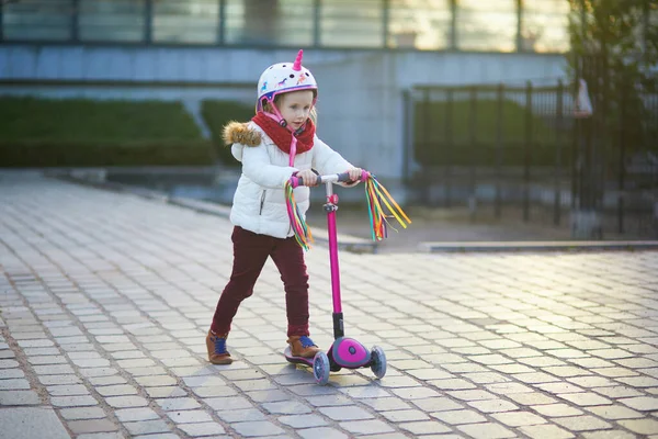 Adorable Preschooler Girl Riding Her Scooter City Park Sunny Spring — Stock Photo, Image